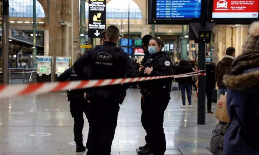 Γαλλία: Άνδρας με καλάσνικοφ εντοπίστηκε σε σιδηροδρομικό σταθμό στη Λιλ